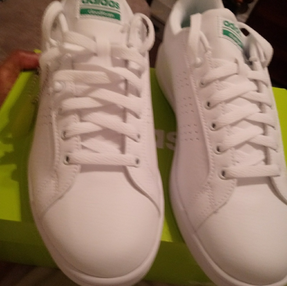 Cf Advantage CL Adidas size 10.5 for men
